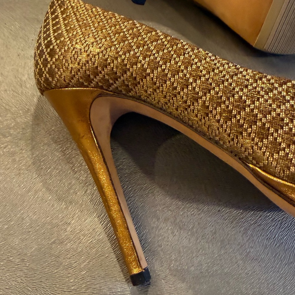 Gucci Brown Patterned Peep-Toe Heels with Gold Horsebit. Size 37 - Picture 11 of 12